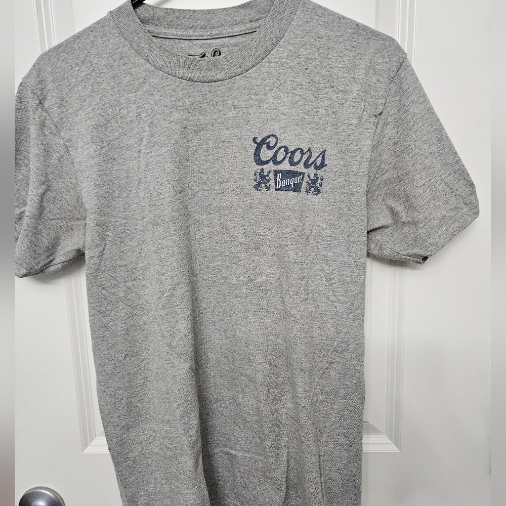 Coors Banquet small t shirt Unisex